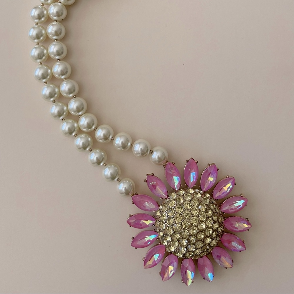 Betsey Johnson NWT Bee Mine pink jewel Daisy necklace with pearls - Picture 6 of 10